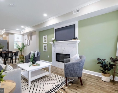 2560 Robb Street - Photo Thumbnail 1