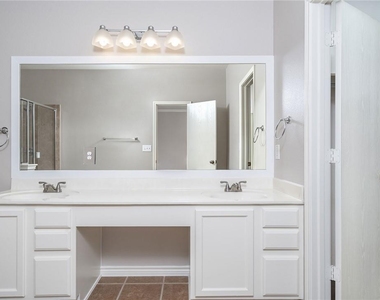2116 Woodway Dr - Photo Thumbnail 18