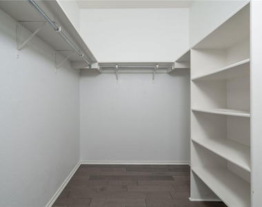 2116 Woodway Dr - Photo Thumbnail 19
