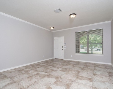 2116 Woodway Dr - Photo Thumbnail 4