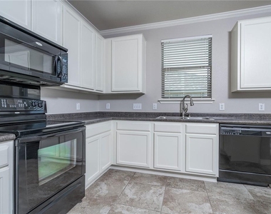 2116 Woodway Dr - Photo Thumbnail 14