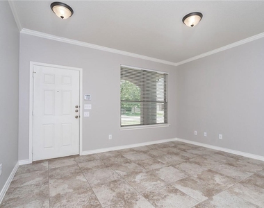 2116 Woodway Dr - Photo Thumbnail 5