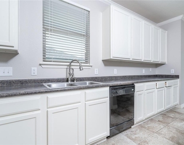 2116 Woodway Dr - Photo Thumbnail 13