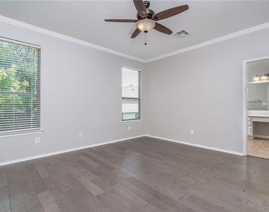 2116 Woodway Dr - Photo Thumbnail 16