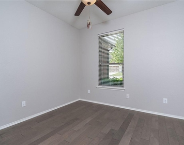 2116 Woodway Dr - Photo Thumbnail 23