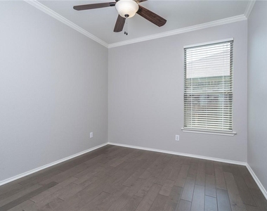2116 Woodway Dr - Photo Thumbnail 22