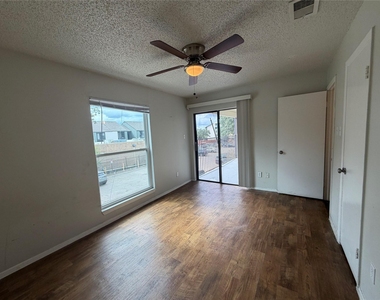 8017 Gessner Dr - Photo Thumbnail 2