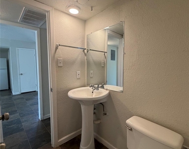 8017 Gessner Dr - Photo Thumbnail 4