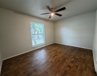8017 Gessner Dr - Photo Thumbnail 5