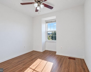 1346 Cox Cove Court - Photo Thumbnail 17