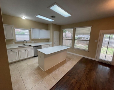 12829 Council Bluff Dr - Photo Thumbnail 5