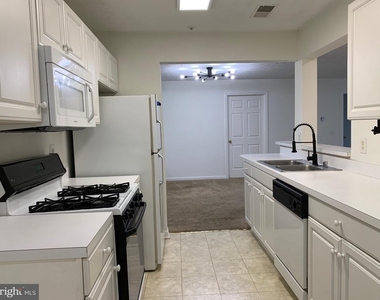 657 Burtons Cove Way - Photo Thumbnail 5