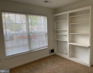 657 Burtons Cove Way - Photo Thumbnail 17