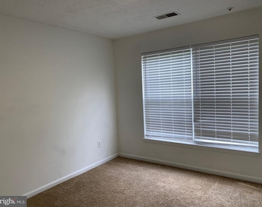 657 Burtons Cove Way - Photo Thumbnail 13
