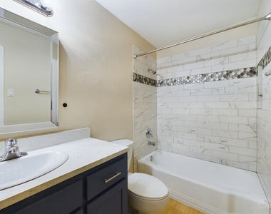 2303 East Side Dr - Photo Thumbnail 12