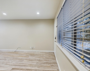 2303 East Side Dr - Photo Thumbnail 10