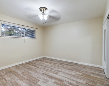 2303 East Side Dr - Photo Thumbnail 15