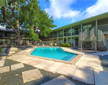 2303 East Side Dr - Photo Thumbnail 17