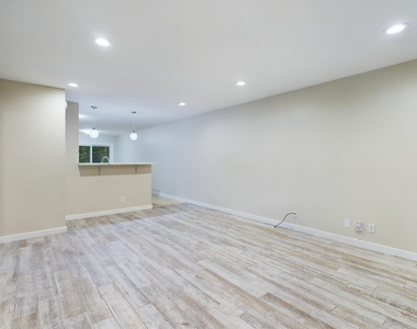 2303 East Side Dr - Photo Thumbnail 8