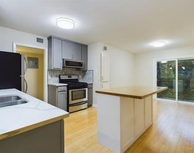 2303 East Side Dr - Photo Thumbnail 1