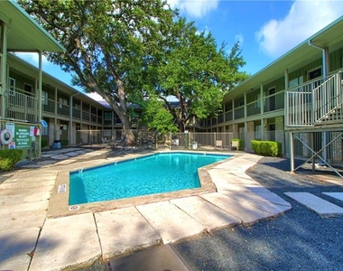 2303 East Side Dr - Photo Thumbnail 18