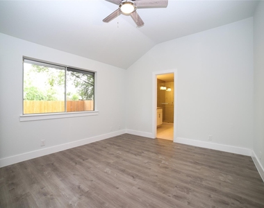 131 Stephen Ct - Photo Thumbnail 8