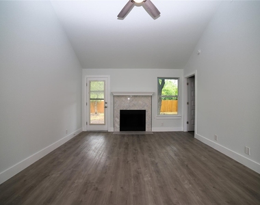 131 Stephen Ct - Photo Thumbnail 4