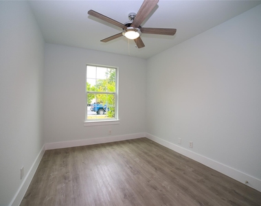 131 Stephen Ct - Photo Thumbnail 5