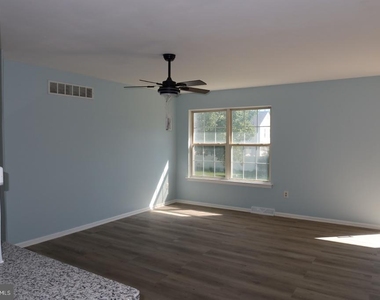 128 Thames Drive - Photo Thumbnail 3