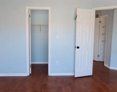 128 Thames Drive - Photo Thumbnail 8