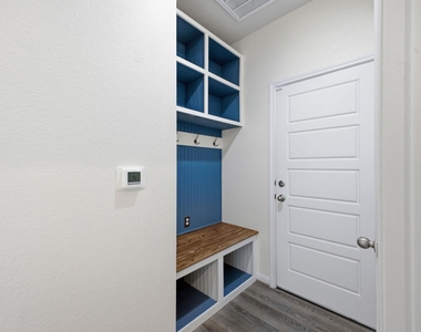 104 Ladolia Ln - Photo Thumbnail 7