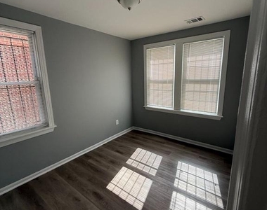 640 Girard Street Ne - Photo Thumbnail 7