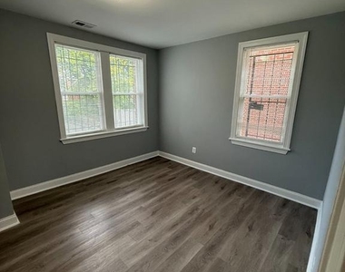 640 Girard Street Ne - Photo Thumbnail 4