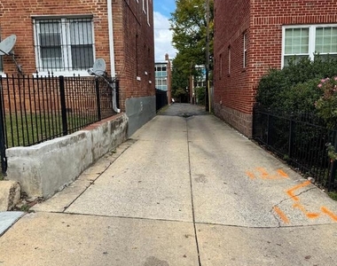 640 Girard Street Ne - Photo Thumbnail 17