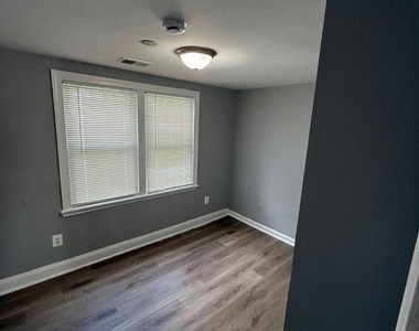 640 Girard Street Ne - Photo Thumbnail 11