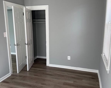 640 Girard Street Ne - Photo Thumbnail 9