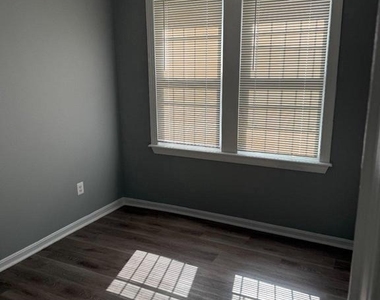 640 Girard Street Ne - Photo Thumbnail 8