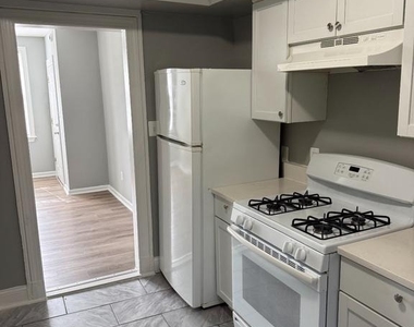 640 Girard Street Ne - Photo Thumbnail 2
