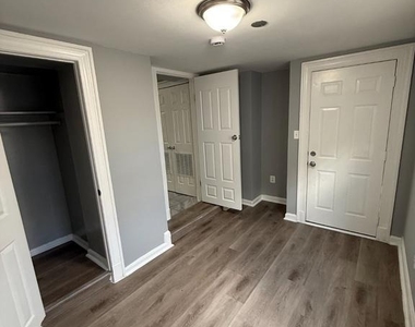 640 Girard Street Ne - Photo Thumbnail 12