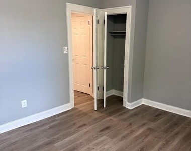 640 Girard Street Ne - Photo Thumbnail 6