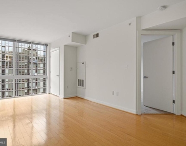 1000 New Jersey Avenue Se - Photo Thumbnail 3