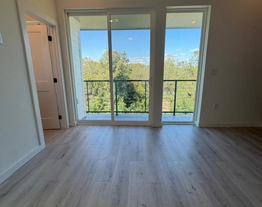 2000 Riverside Farms Rd - Photo Thumbnail 23