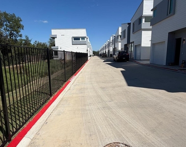 2000 Riverside Farms Rd - Photo Thumbnail 3