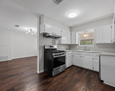 3108 Clawson Rd - Photo Thumbnail 7