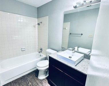 2612 Gwendolyn Ln - Photo Thumbnail 23