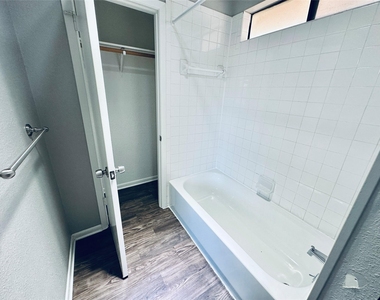2612 Gwendolyn Ln - Photo Thumbnail 35