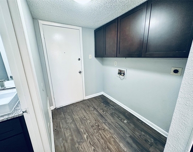 2612 Gwendolyn Ln - Photo Thumbnail 14