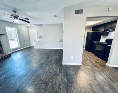 2612 Gwendolyn Ln - Photo Thumbnail 7
