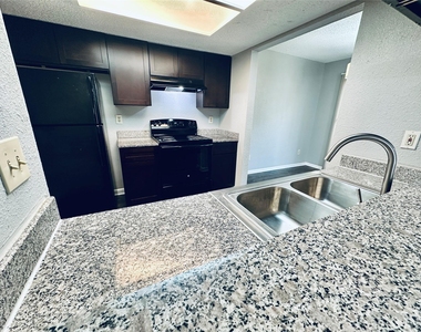 2612 Gwendolyn Ln - Photo Thumbnail 2