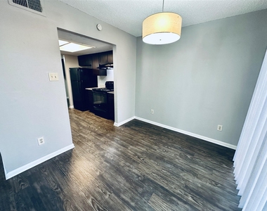2612 Gwendolyn Ln - Photo Thumbnail 5